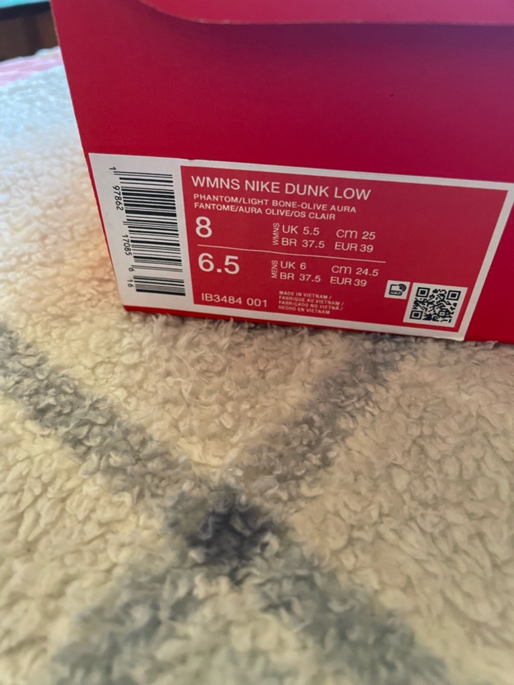 Nike Low-Top Sneakers in Cream with Pale Green Swoosh - Picture 5 of 5